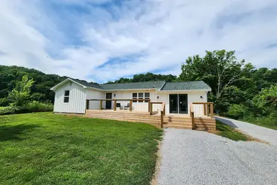 Image de Family-friendly, playroom w/ air hockey & arcade games, hot tub, mountain views!