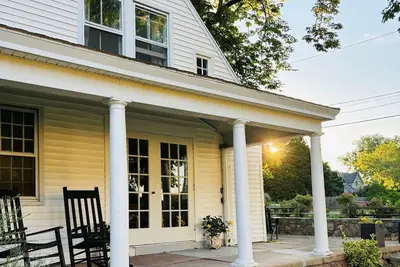 Image de Walk to beach! Historic 2 story waterside home with harbor and beach views.