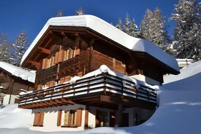 Image de Charmant chalet au confort moderne, accueillant et bien entretenu avec une très belle vue, pour 12 p