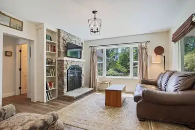 Image de Grove Cottage walkable Taylors Falls retreat- close to Minneapolis/ St. Paul!