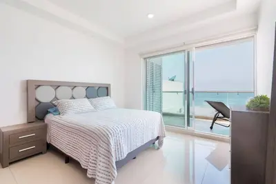 Image de Paraíso Costero: Elegante Condo con Vista al Mar