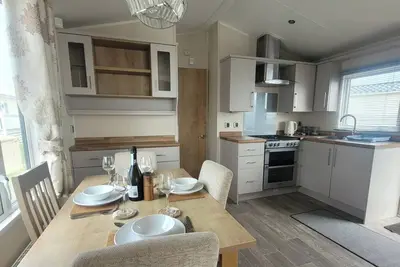 Image de Beachside Holiday Retreat - Sleeps 6 & Parking