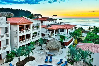 Image de Beachfront Condo La Paloma Jacó Beach   Cr