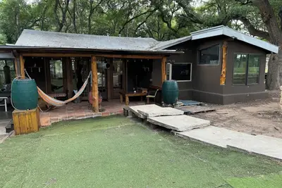 Image de Log cabin style home 3 miles from downtown Austin