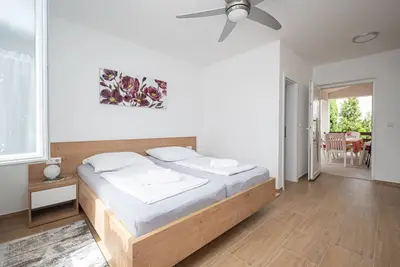 Image de Appartement de deux chambres avec la terrasse Starigrad, Paklenica (A-6580-b)