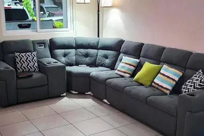 Image de Brand new house great location.