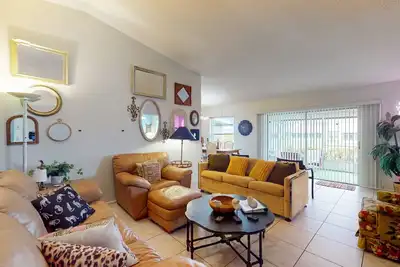 Image de Waterfront getaway with Ac, W/D pool, and tennis access