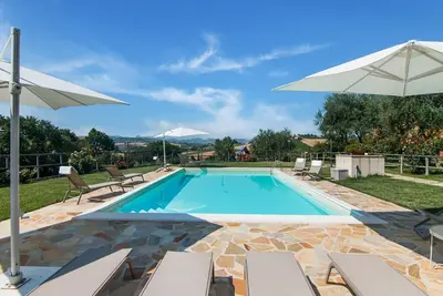 Villa à Ostra Vetere avec Piscine et Jacuzzis