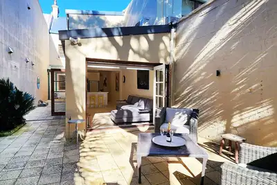 Image de Beautiful Terrace Home Close to Disney Studios & Sports Stadiums