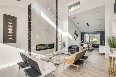 Image de 1 Mi to Holmes Lake: Bright & Modern Lincoln Home!