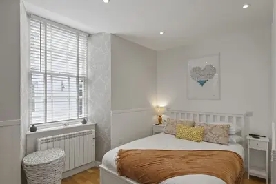 Image de Apartment in Grade Ii Listed Building, Dartmouth