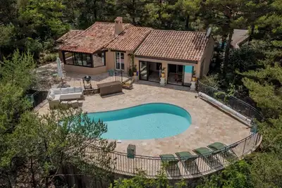 Image de Mas Savino - Vacances dans le village dans le ciel de Provence