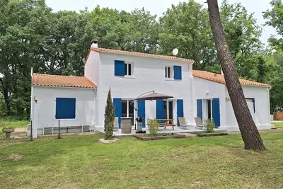 Image de Belle maison familiale paisible, au milieu d'un parc de 4300 m2