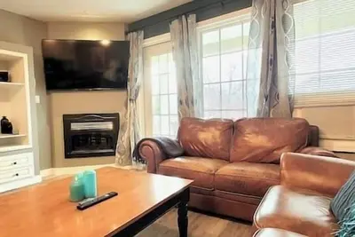 Image de Ground floor / Mountain View / 2 King beds