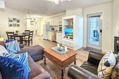 Image de Mountainview Condo / 1 King bedroom / Pet Friendly