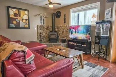 Image de Private 2 Bedroom Radium Condo / Great Location