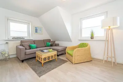 Image de Hörnum - the vacation home Uthspann is located right next to the beach.