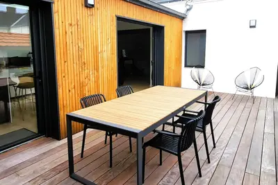 Image de Maison Rénovée centre ville  de 90m2 à 3 mn à du Vieux port et 15 mn des plages