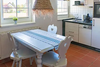 Image de Sonnenrose vacation apartment: Comfortable living with garden and playground in Drans