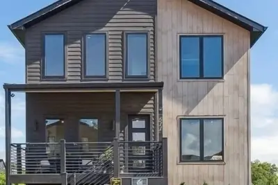 Image de Mountain Breeze by Beyond Expectations: 5br Cabin w/ Hot Tub, Pool & Theater