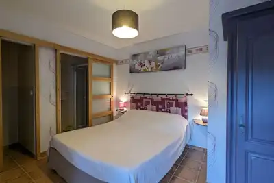 Image de Charmante Chambre Coquelicot : calme, activités variées, accès indépendant, parking sécurisé.