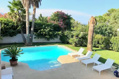 Image de Villa avec piscine dans domaine privé