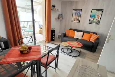 Image de T2 rénové avec parking, Wi-Fi, clim mobile, à 400m plages/commerces - Piscine/tennis/promenades