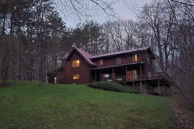 Image de Cabin in Hannibal  with Hot tub and Sauna
