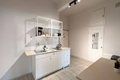 Image de Compact Apartment Sleeps 6 + Great Location