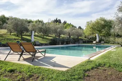 Image de Charming Villa surrounded by the Tuscan hills, with panoramic views and a pool.