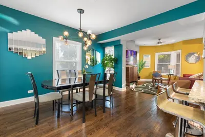 Image de Stylish 3bd w/ backyard patio mins from Downtown!