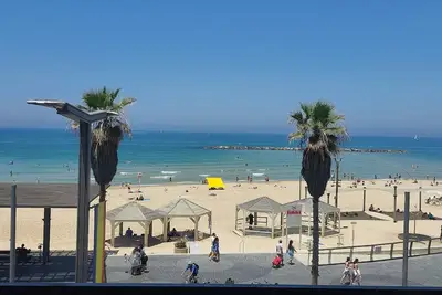 Image de Aparthotel banana beach Tlv promenade: surf, music, bars. Near Royal Beach hotel