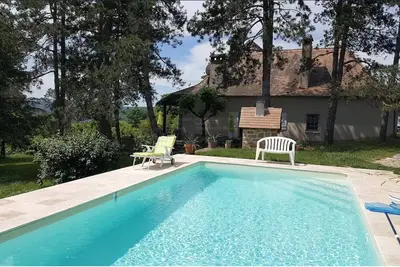 Image de Grande maison quercynoise avec piscine