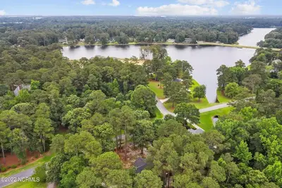 Image de Blake Washington Estate Features Golfing/Tennis/Lake/Swimming Pool/Country Club!