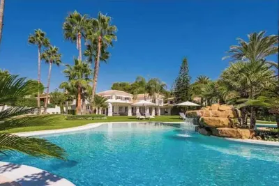 Image de Paradise Villa Set Right on The Beach