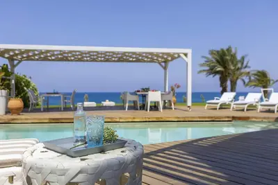 Image de Extraordinary Villa in Serene Area of Sirina Bay