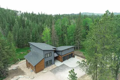Image de Spacious Modern Cabin w/ Private Forested Backyard Area with seasonal stream!