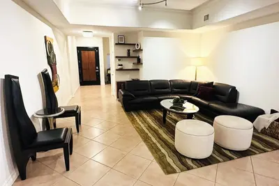 Image de 5 bed/4. 5 bath family home with office space @ Cimarron. Excellent location!