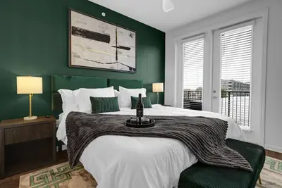 Image de Intimate Flat w/ Pool, Gym, & Stunning City Views