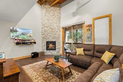 Image de Chic 3br Condo at Northstar | Fireplace, Bunk Beds, Shuttle & Resort Access