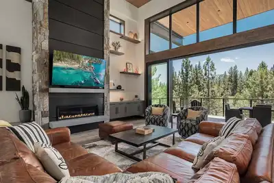 Image de Luxury Retreat | Golf Access, King Suite, Office, Hot Tub, Trails & Nearby Town