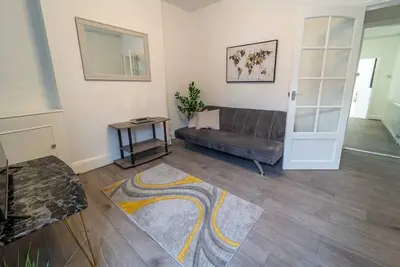 Image de Charming 3-Bed Home with Garden & Great Location | Pass The Keys