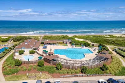 Image de Pet-friendly semi-oceanfront Corolla home w\/ pool, hottub, & community amenities