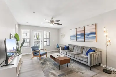 Image de Ideal 2br King Suite w Gym&Pool close to Downtown