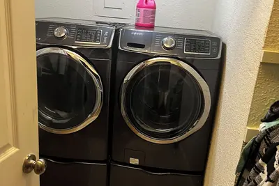 Image de Charming Two- Bed, Two- Bath Condo with Washer/dryer