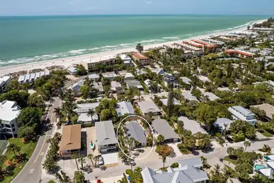 Image de White Pelican - 1000 Feet to the Beach