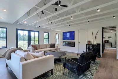 Image de Lince House ~ In the Center of it All!