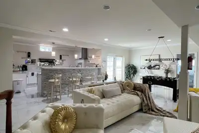 Image de Minutes from I495/200/95, Dc and Va. Family sized guest suite with games to play