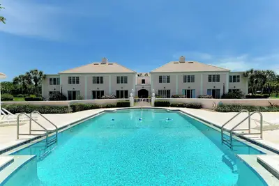 Image de Windsor Lodge Unit 18, studio, close to the beaches, pool access