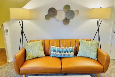 Image de Unique 8 beds 5TVs Pet Friendly House Sleeps 15